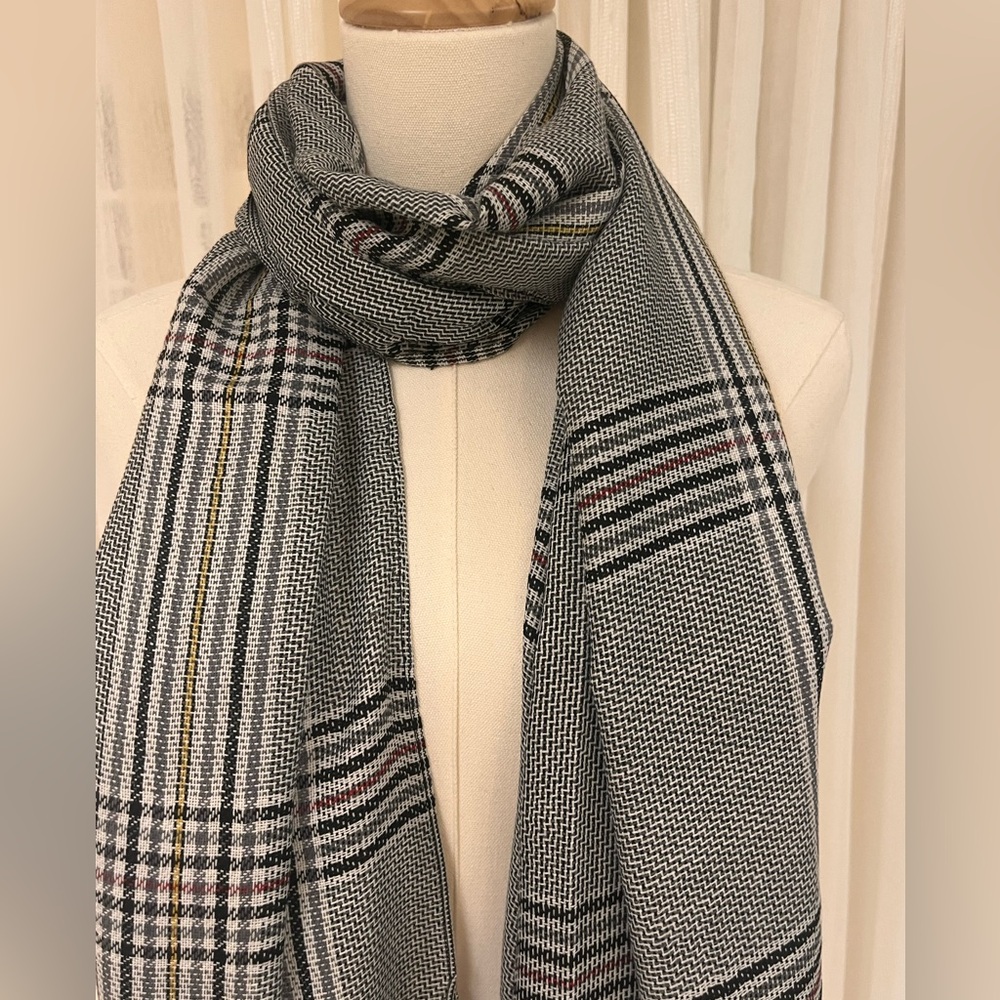 Scarf/Pashmina/wrap NWT striped pattern size 27“x 72“scarf